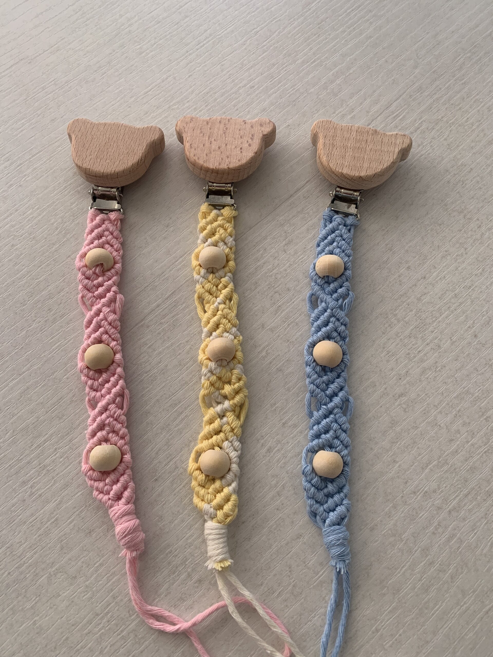 Chupetero Osito macramé varios colores - 2