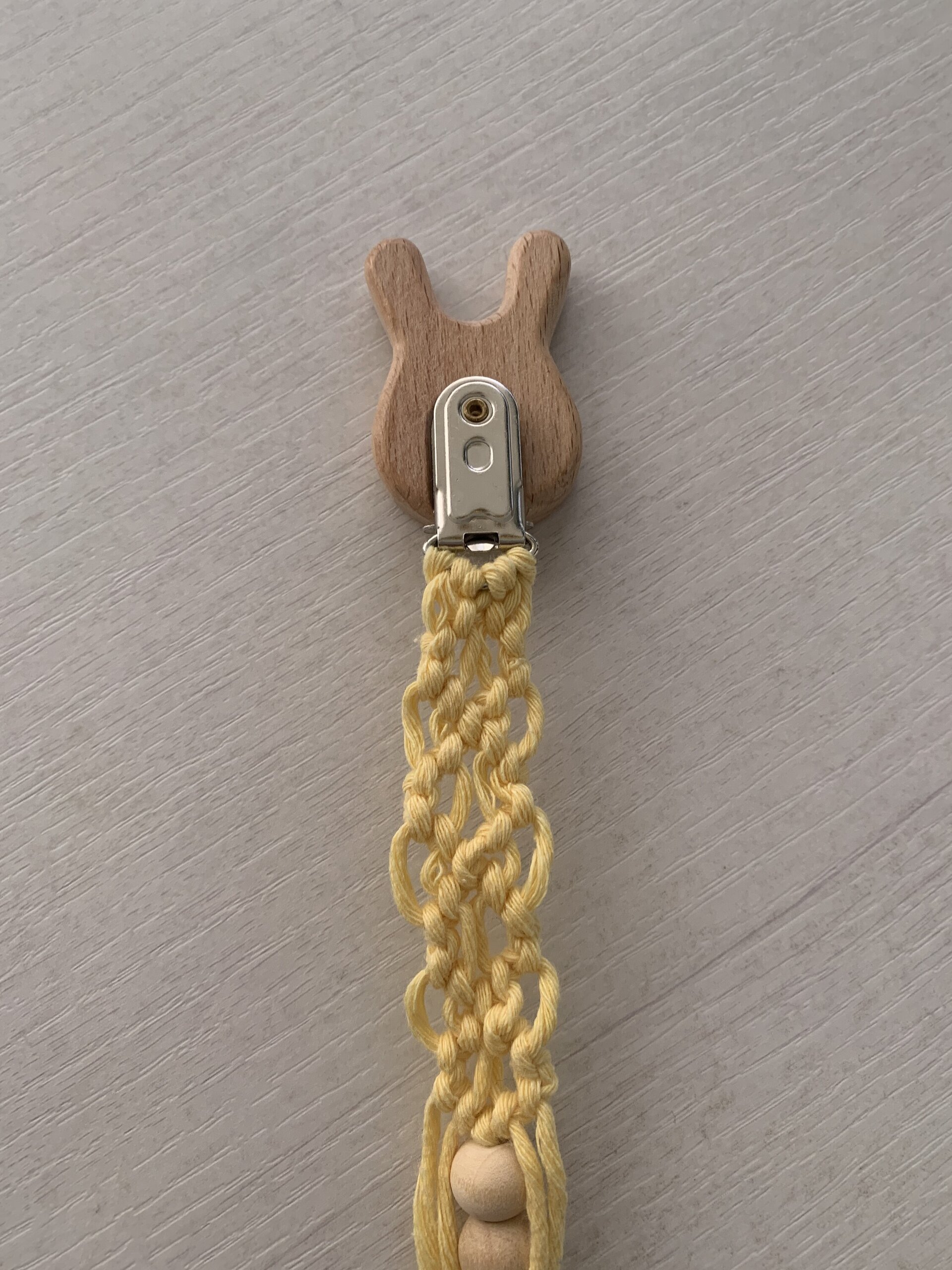 Chupetero conejito macramé varios colores - 5