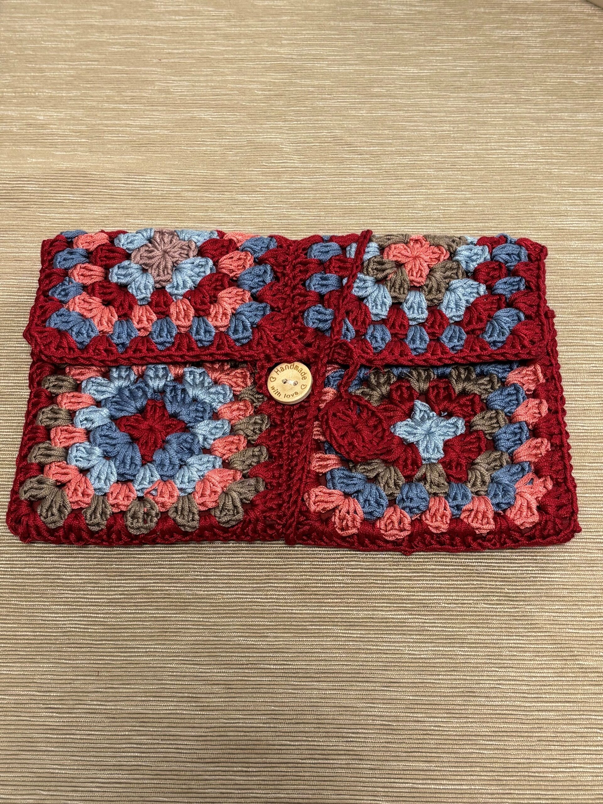 Conjunto funda gafas y portalibros hecho a mano crochet tonos granate - 3