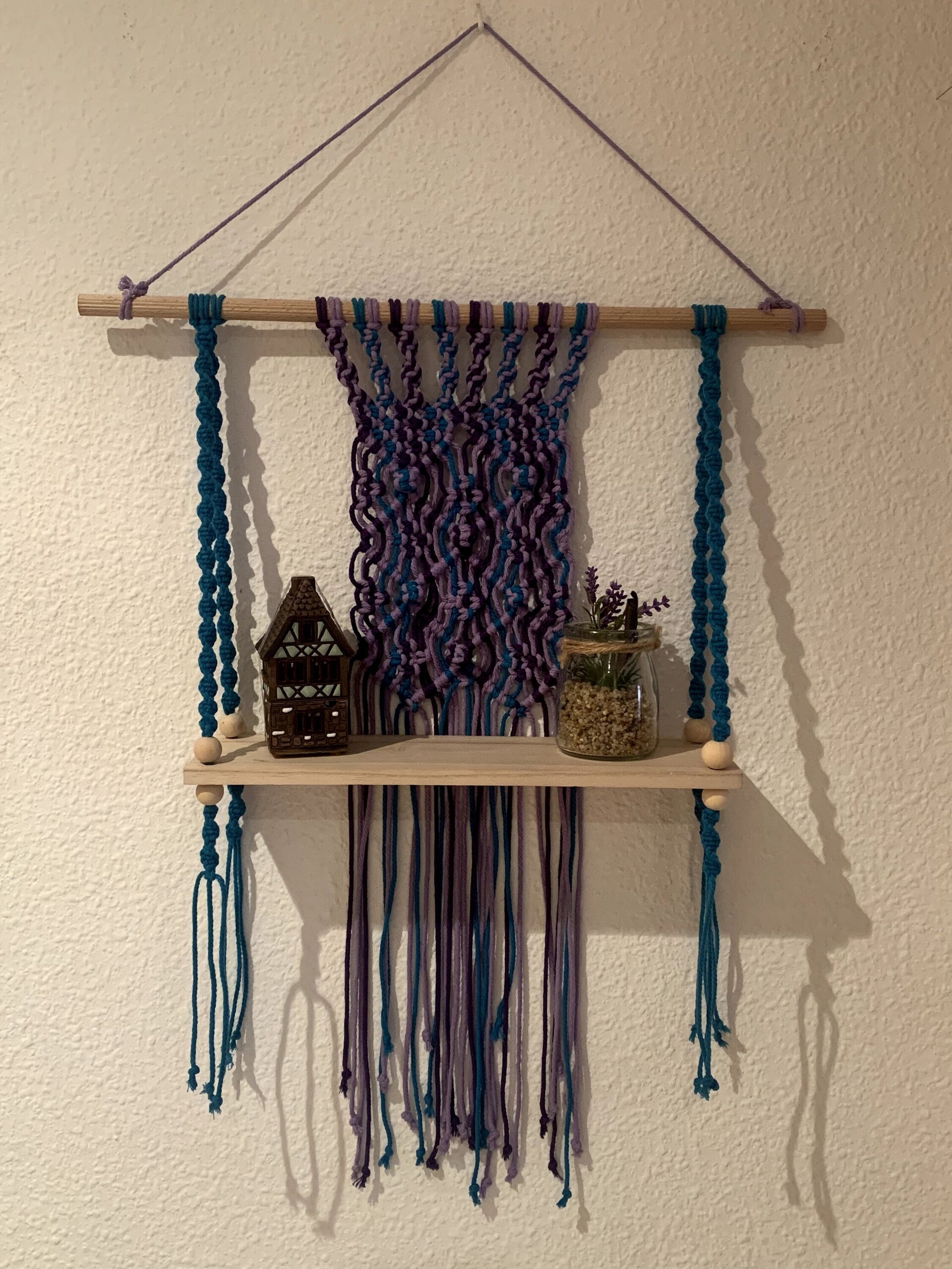 Tapiz Estante macrame azul, lila y morado - 8