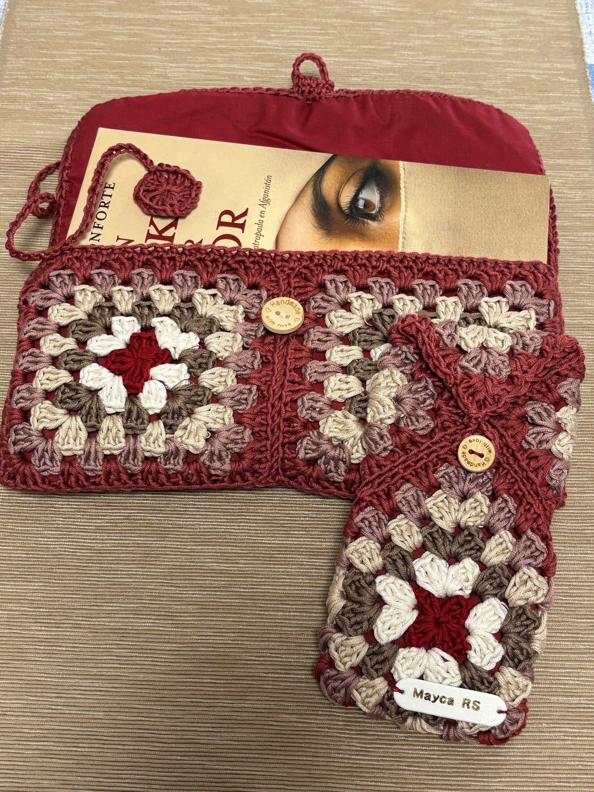 Conjunto funda gafas y portalibros hecho a mano crochet tonos rosado - 2