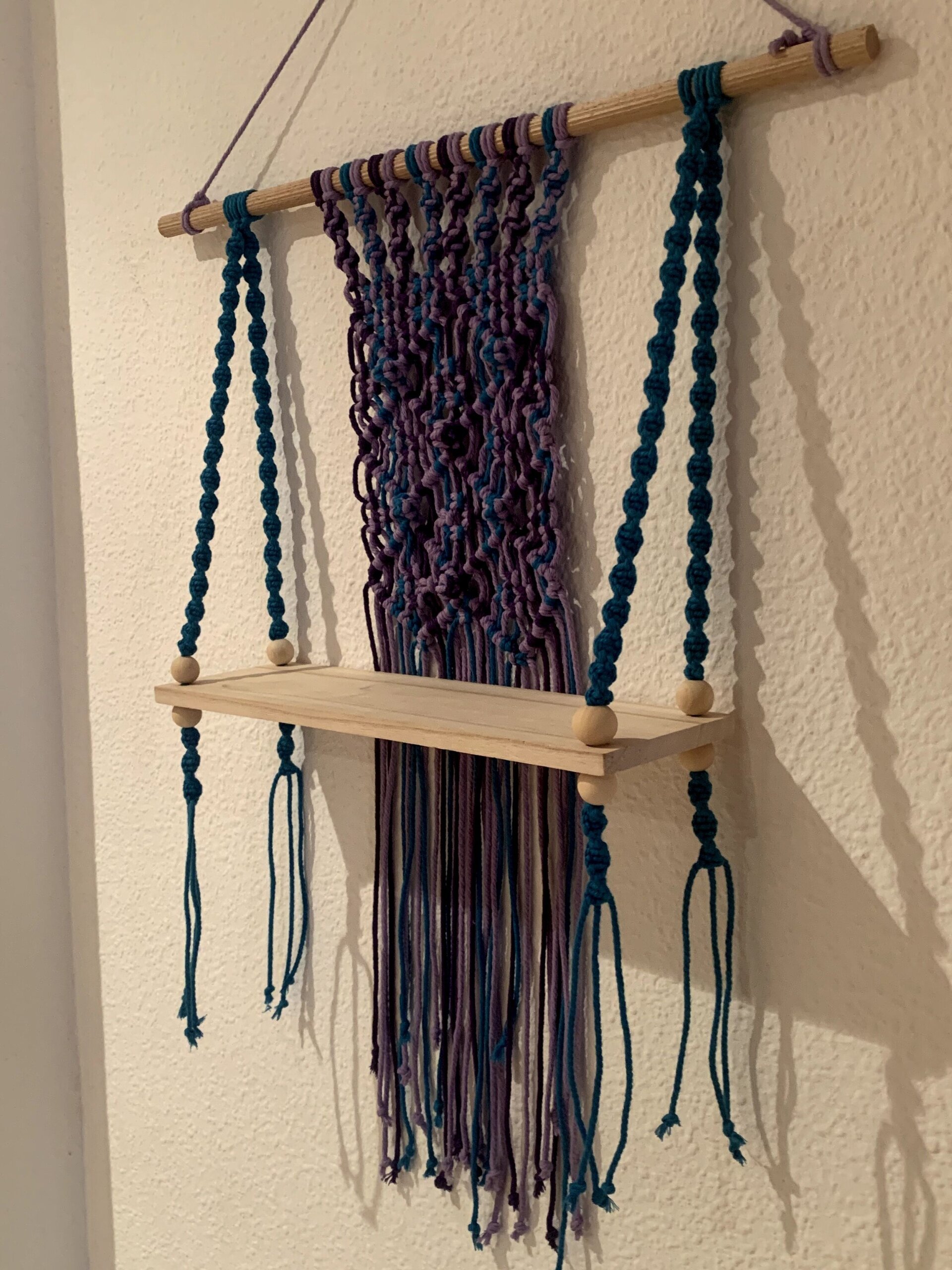 Tapiz Estante macrame azul, lila y morado - 7