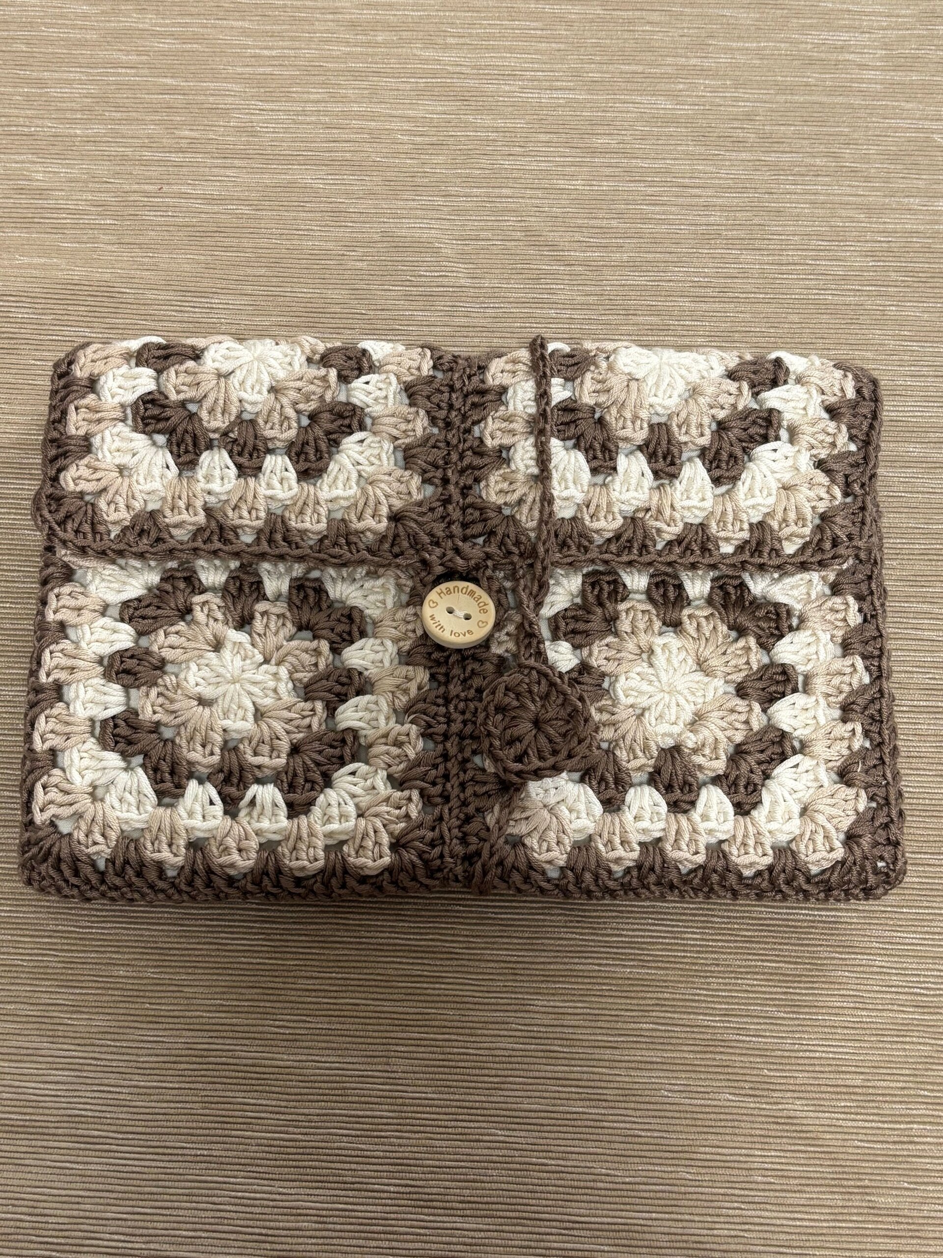 Conjunto funda gafas y portalibros hecho a mano crochet tonos marrones - 4