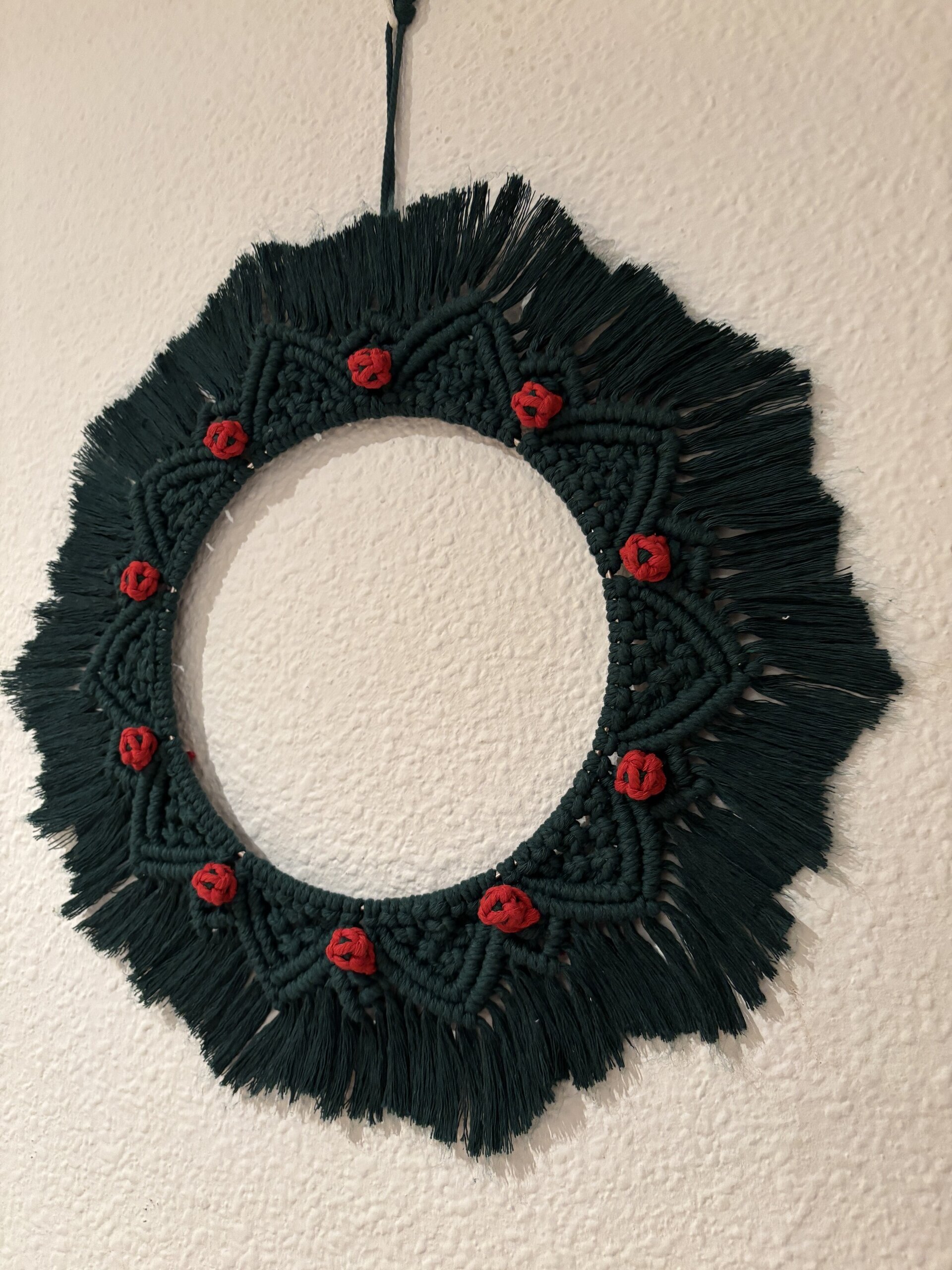 Corona navideña de macramé - 4