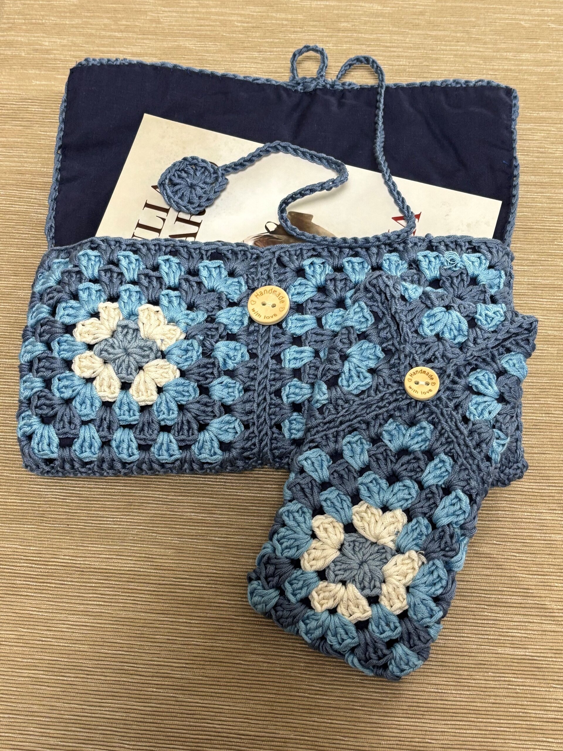 Conjunto funda gafas y portalibros hecho a mano crochet tonos azules - 2