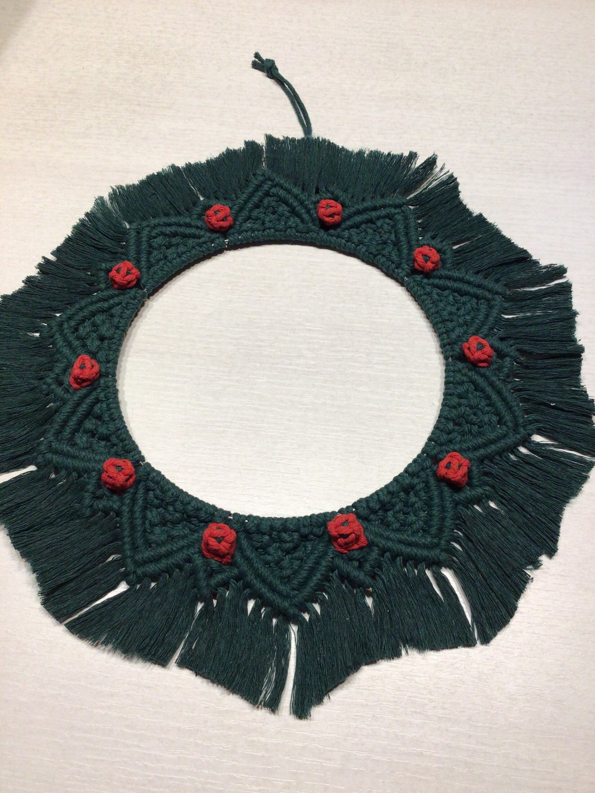 Corona navideña de macramé - 2