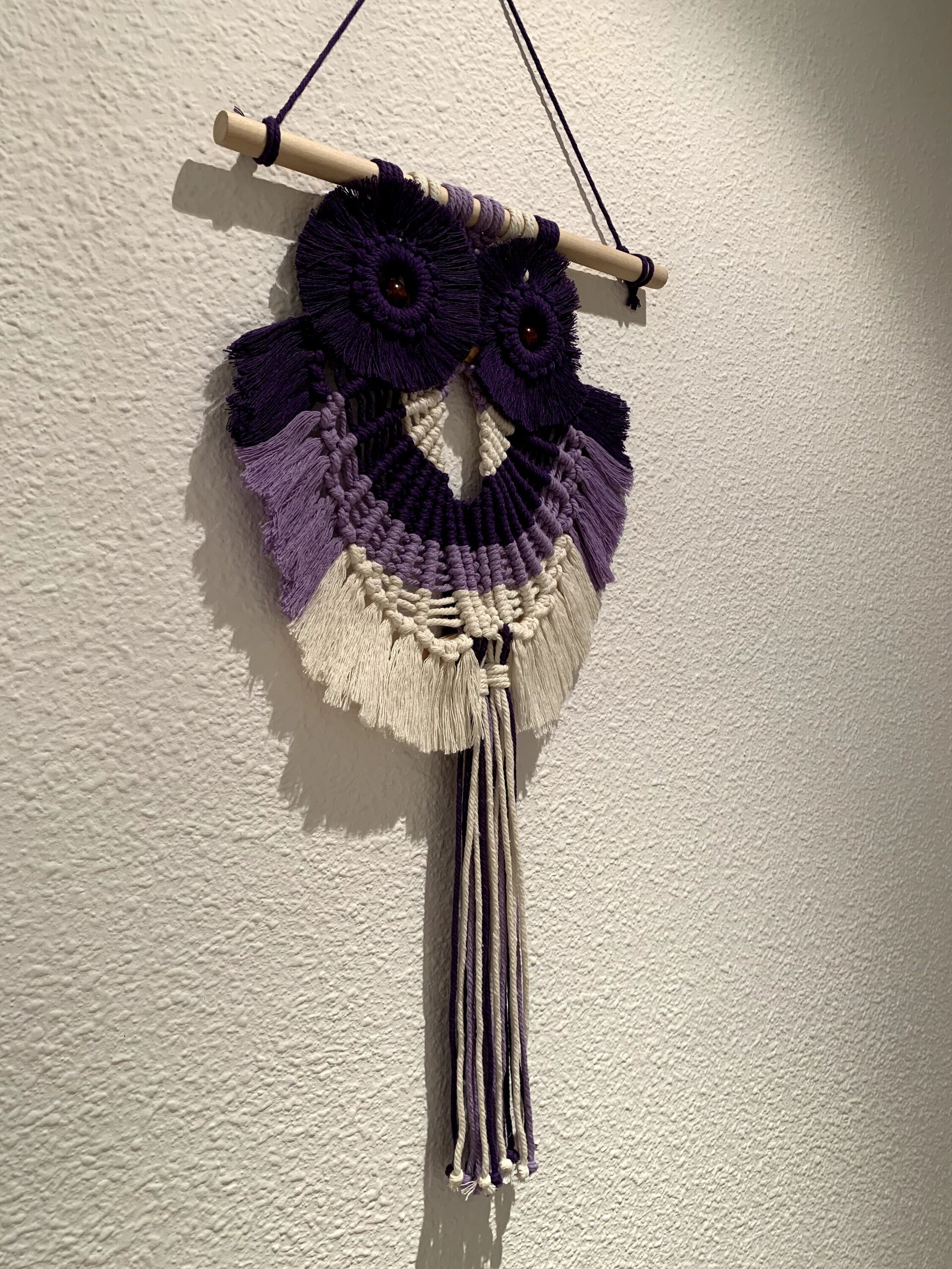 Buho de macrame Lila, Morado y Beige - 3