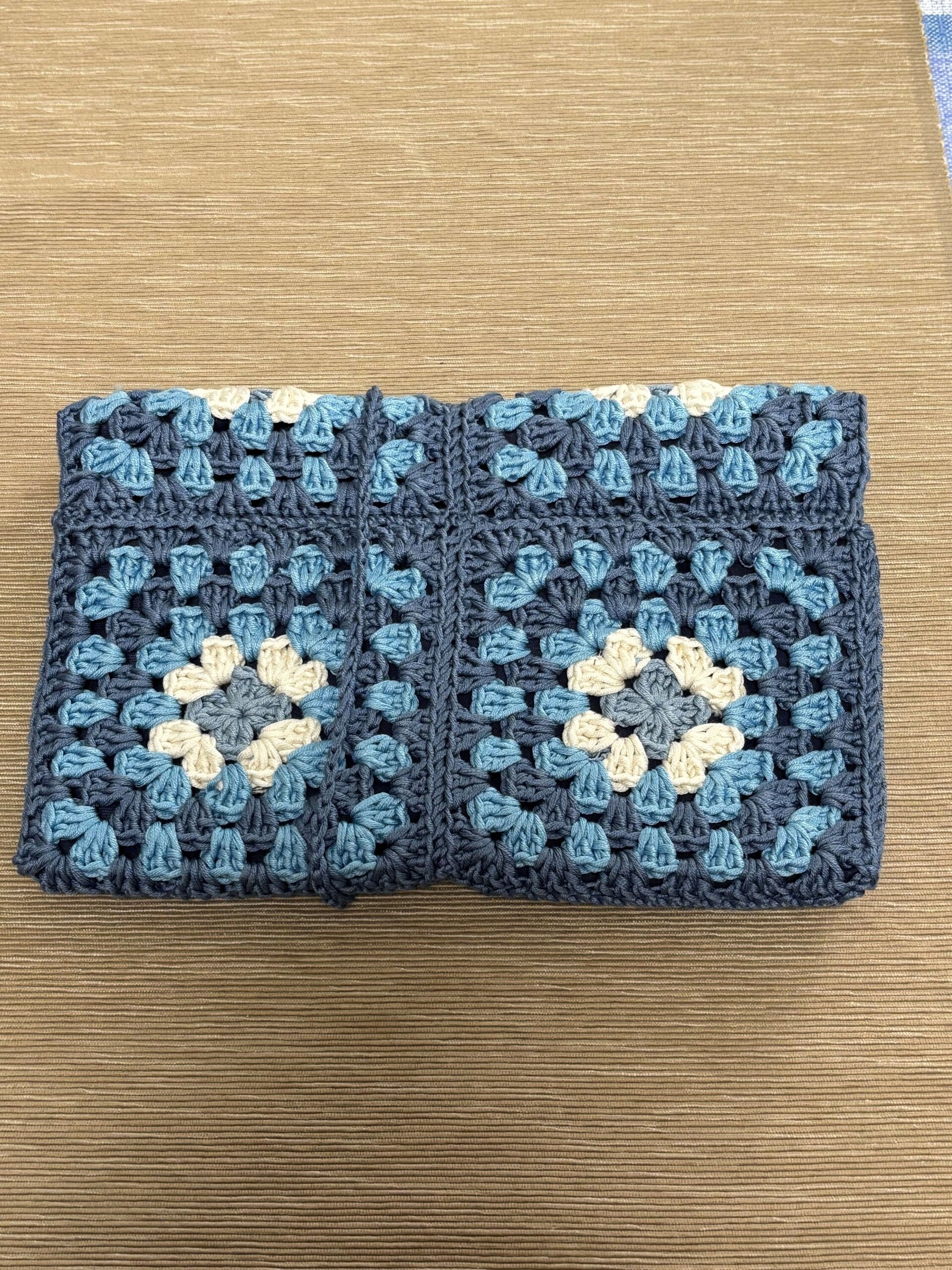 Conjunto funda gafas y portalibros hecho a mano crochet tonos azules - 4