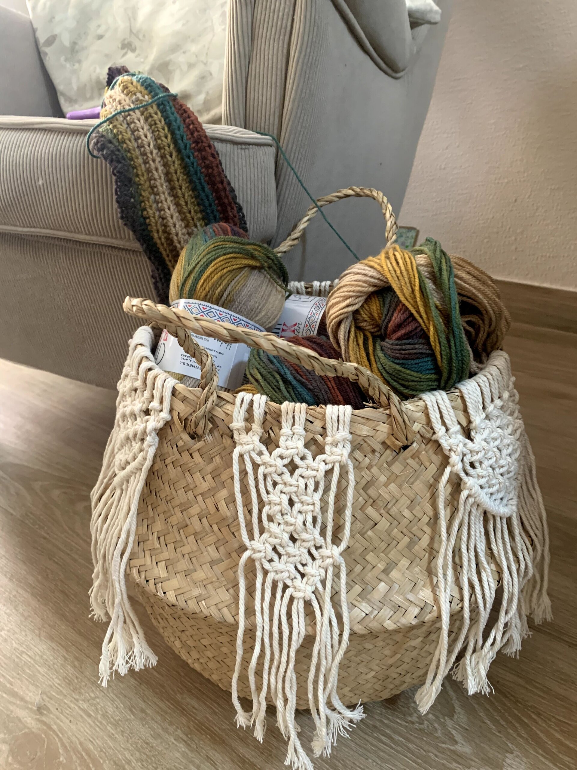 Cesta con adornos en macramé - 6