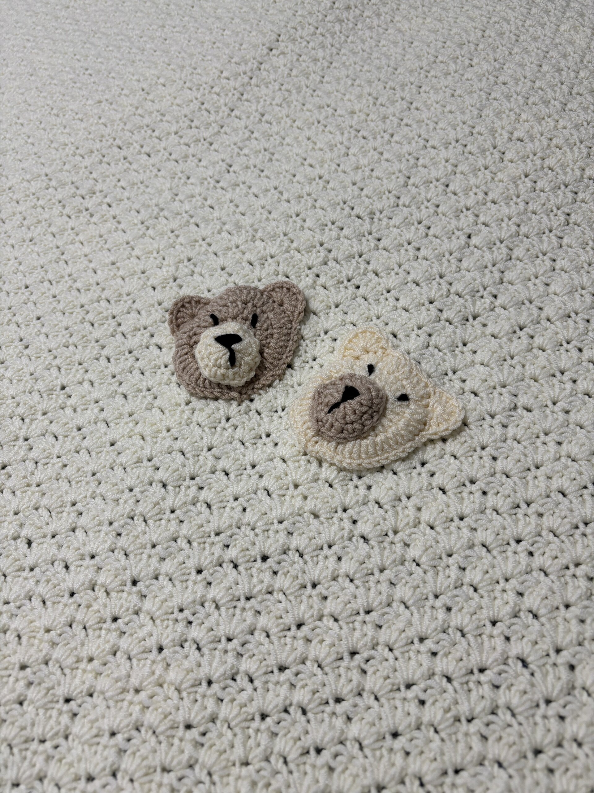 Manta para minicuna o arrullo bebé beige hecha a mano a crochet - 2