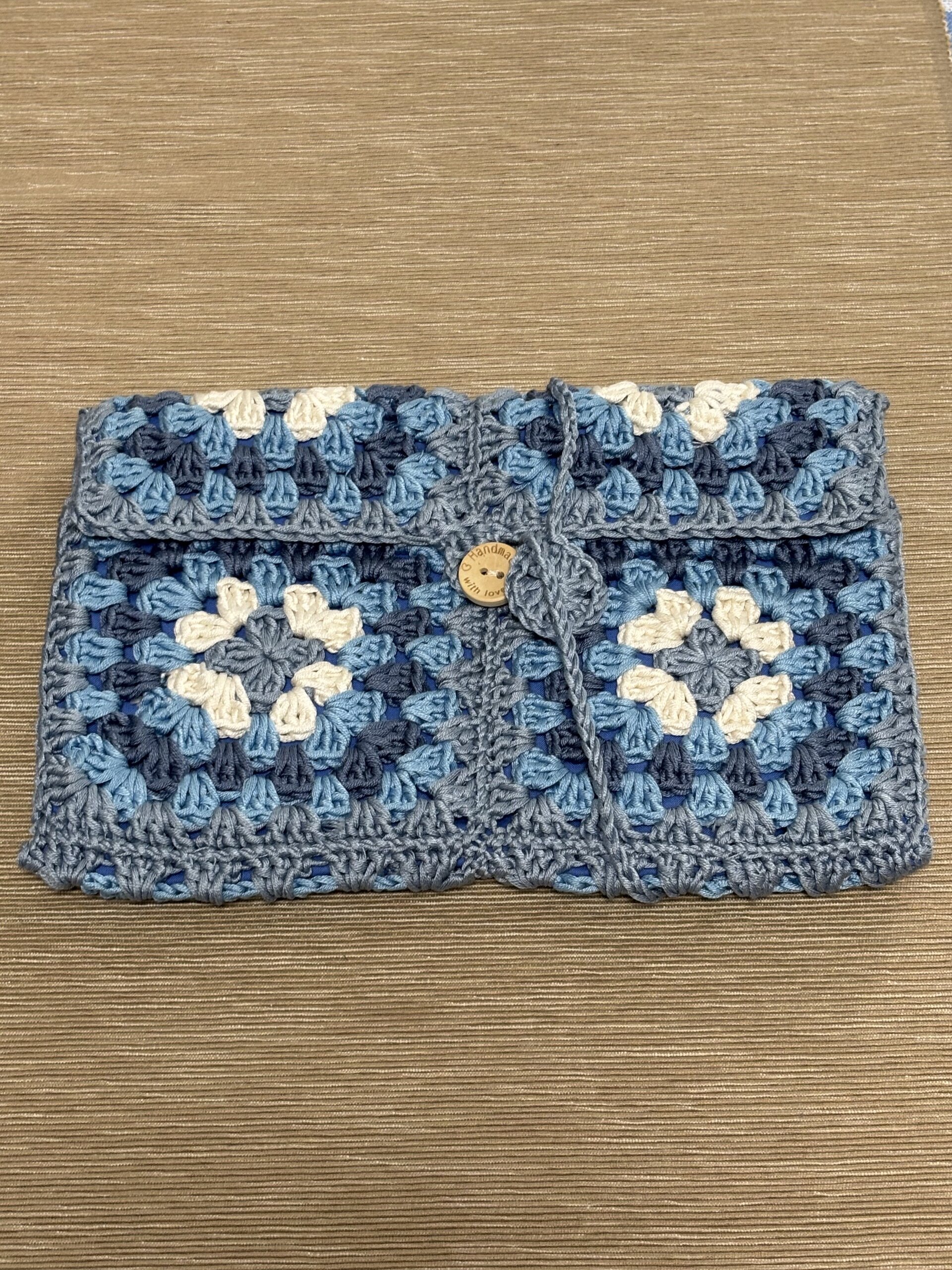 Conjunto funda gafas y portalibros hecho a mano crochet tonos azul oscuro - 2
