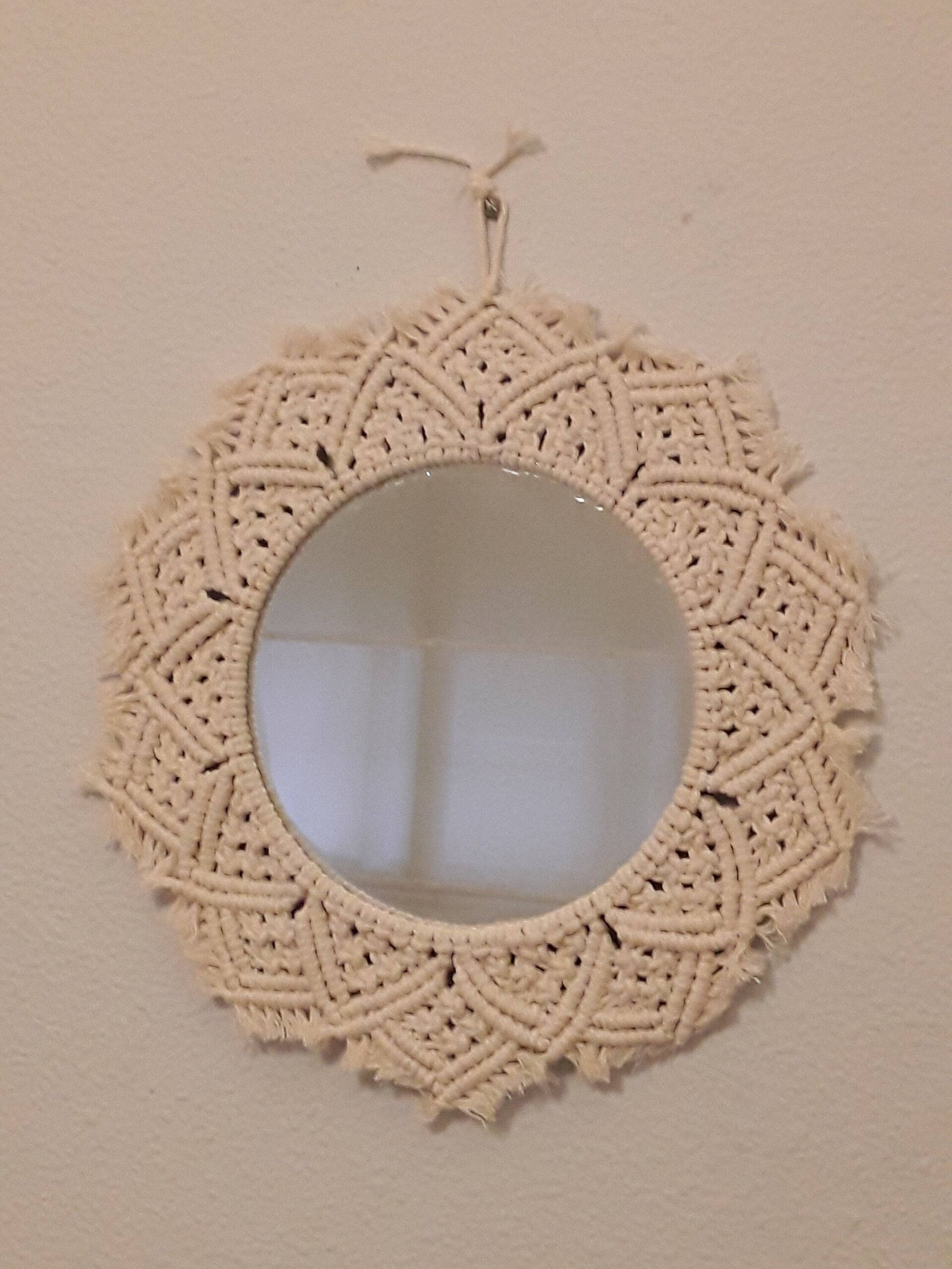 Espejo con adorno de macramé - 6