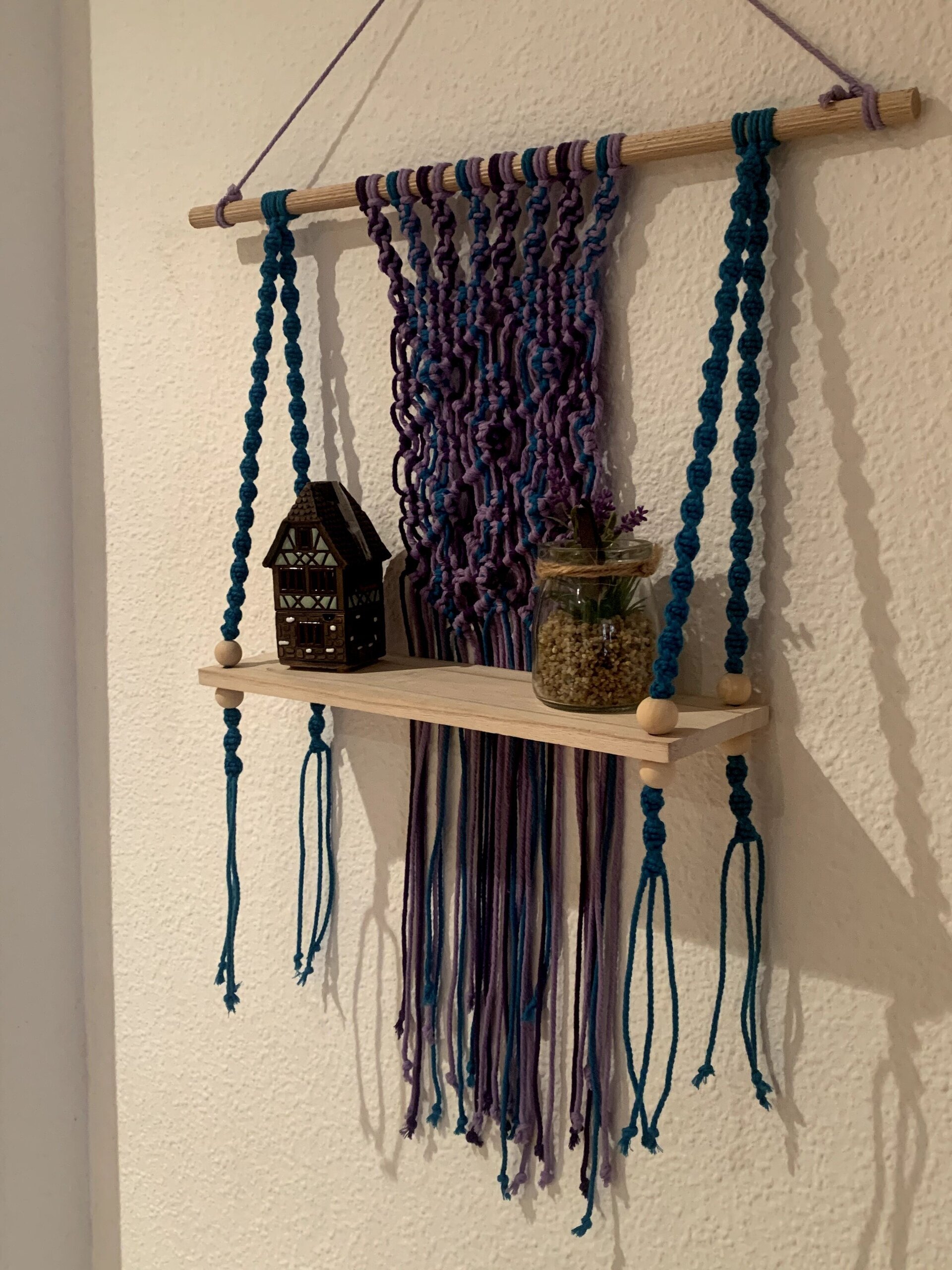 Tapiz Estante macrame azul, lila y morado - 4
