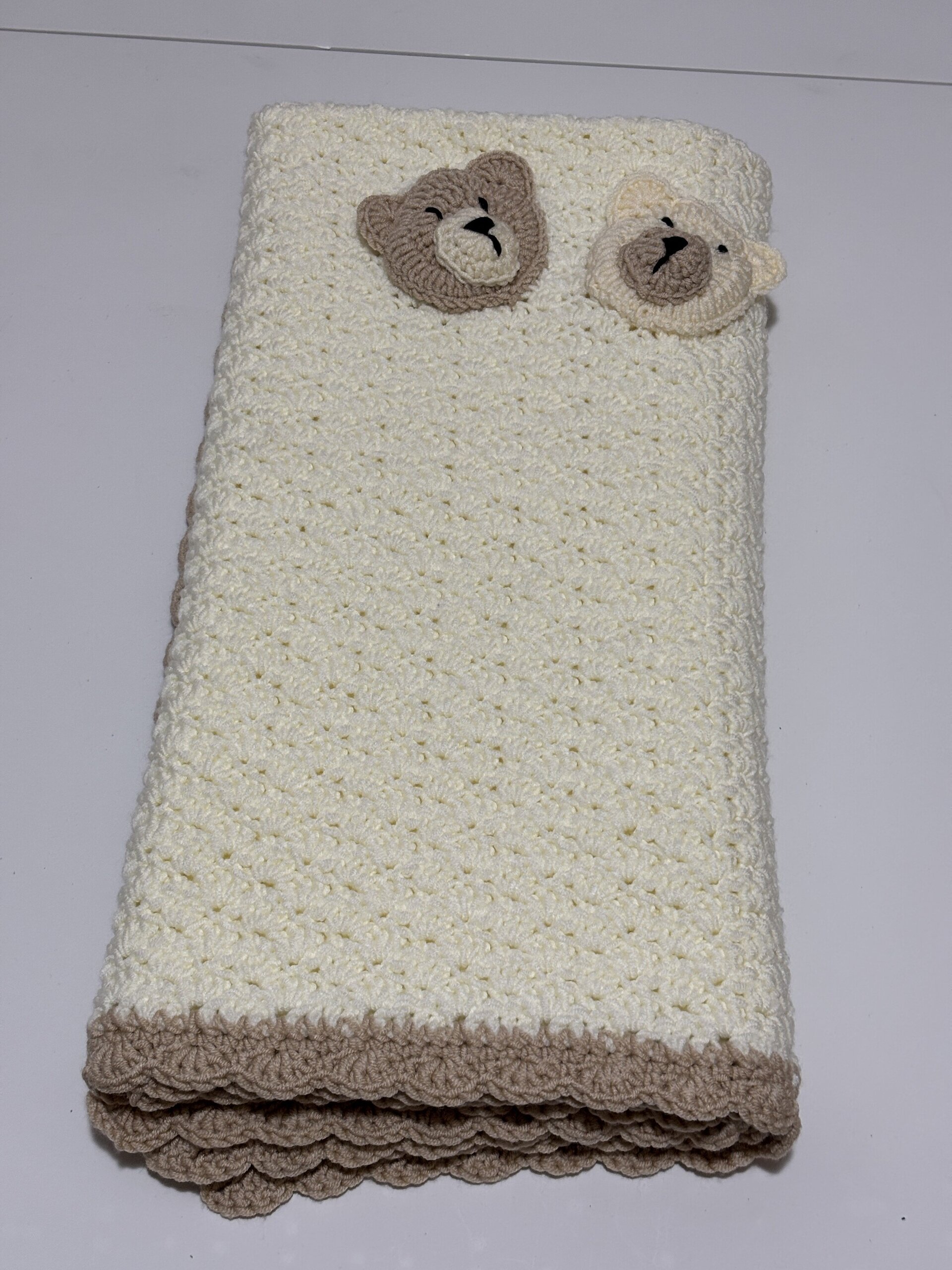 Manta para minicuna o arrullo bebé beige hecha a mano a crochet - 3