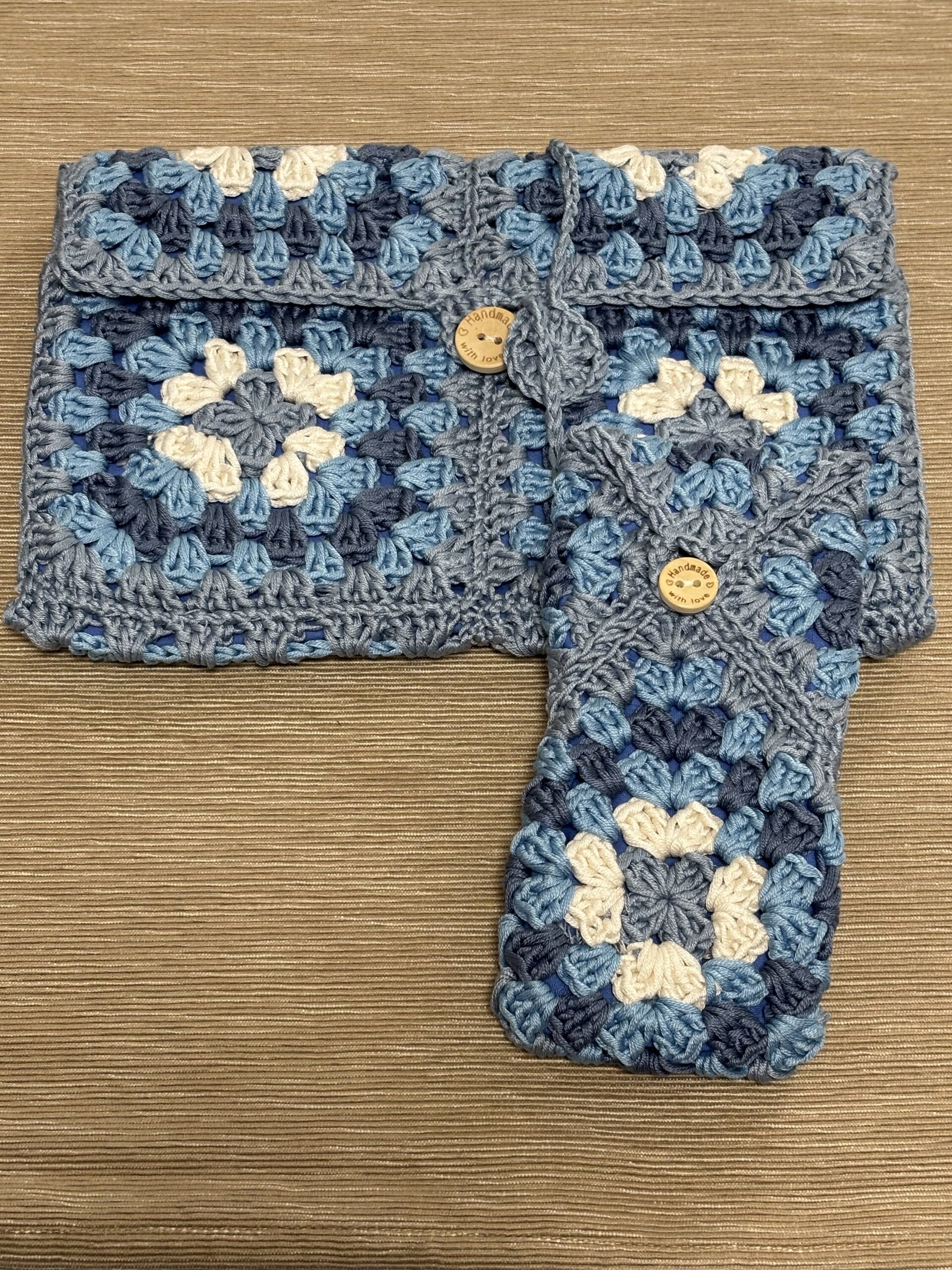 Conjunto funda gafas y portalibros hecho a mano crochet tonos azul oscuro - 4