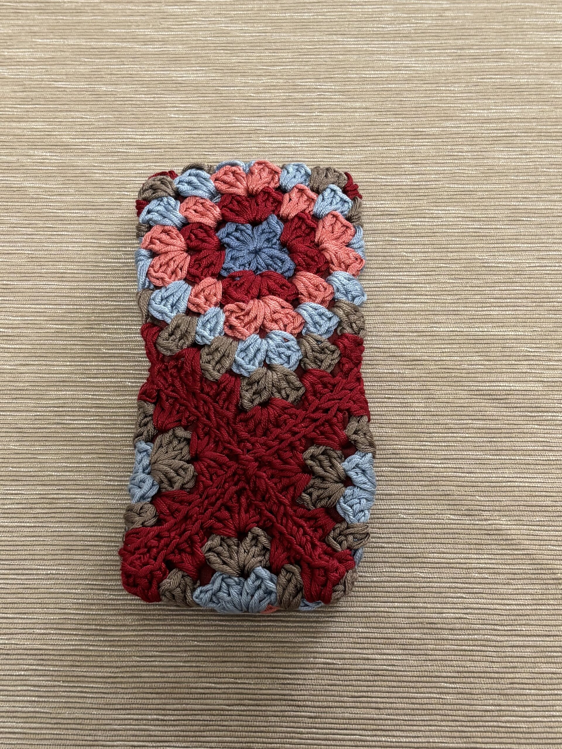 Conjunto funda gafas y portalibros hecho a mano crochet tonos granate - 6