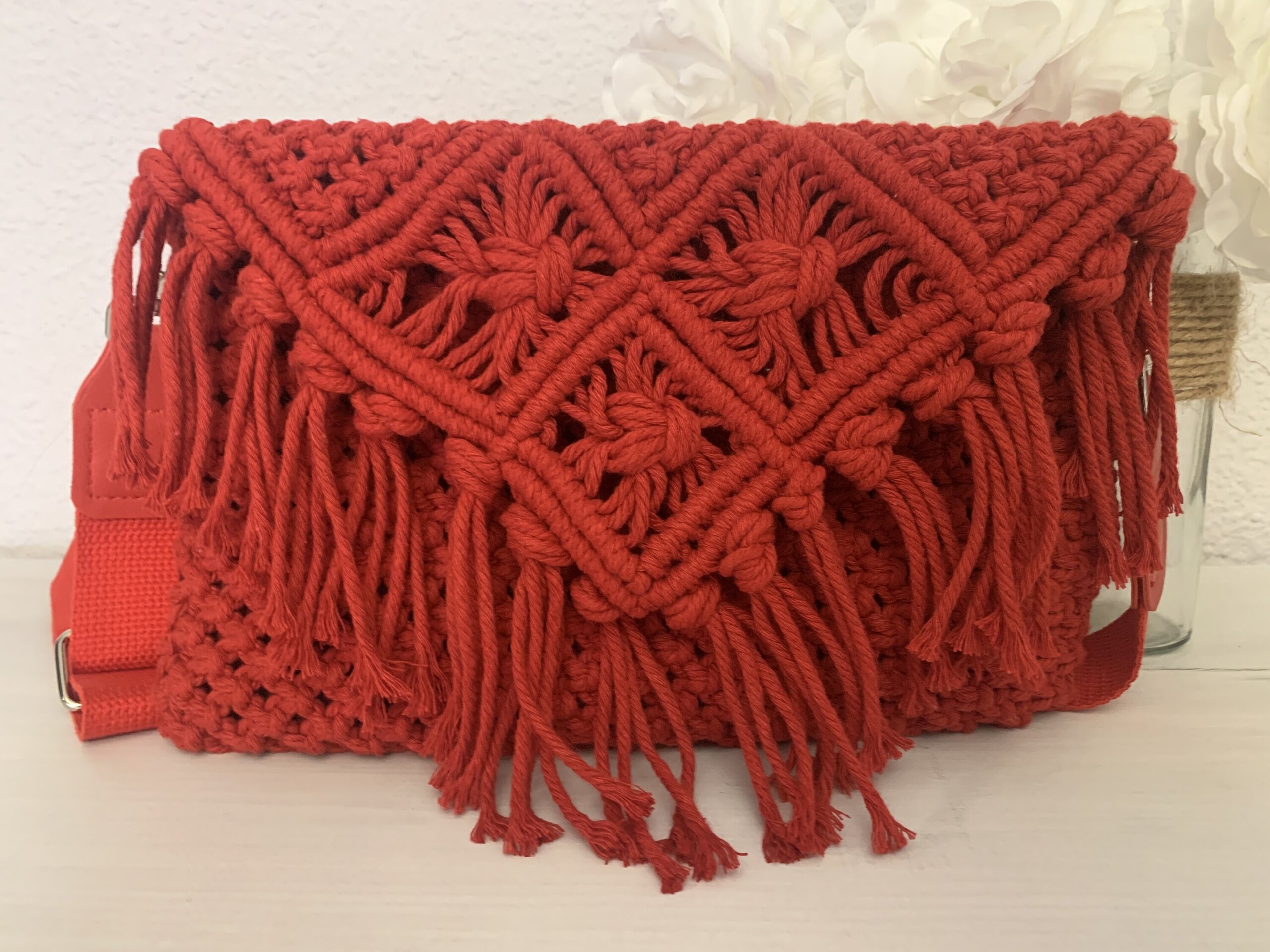 Bolso rojo con solapa y flecos - 2