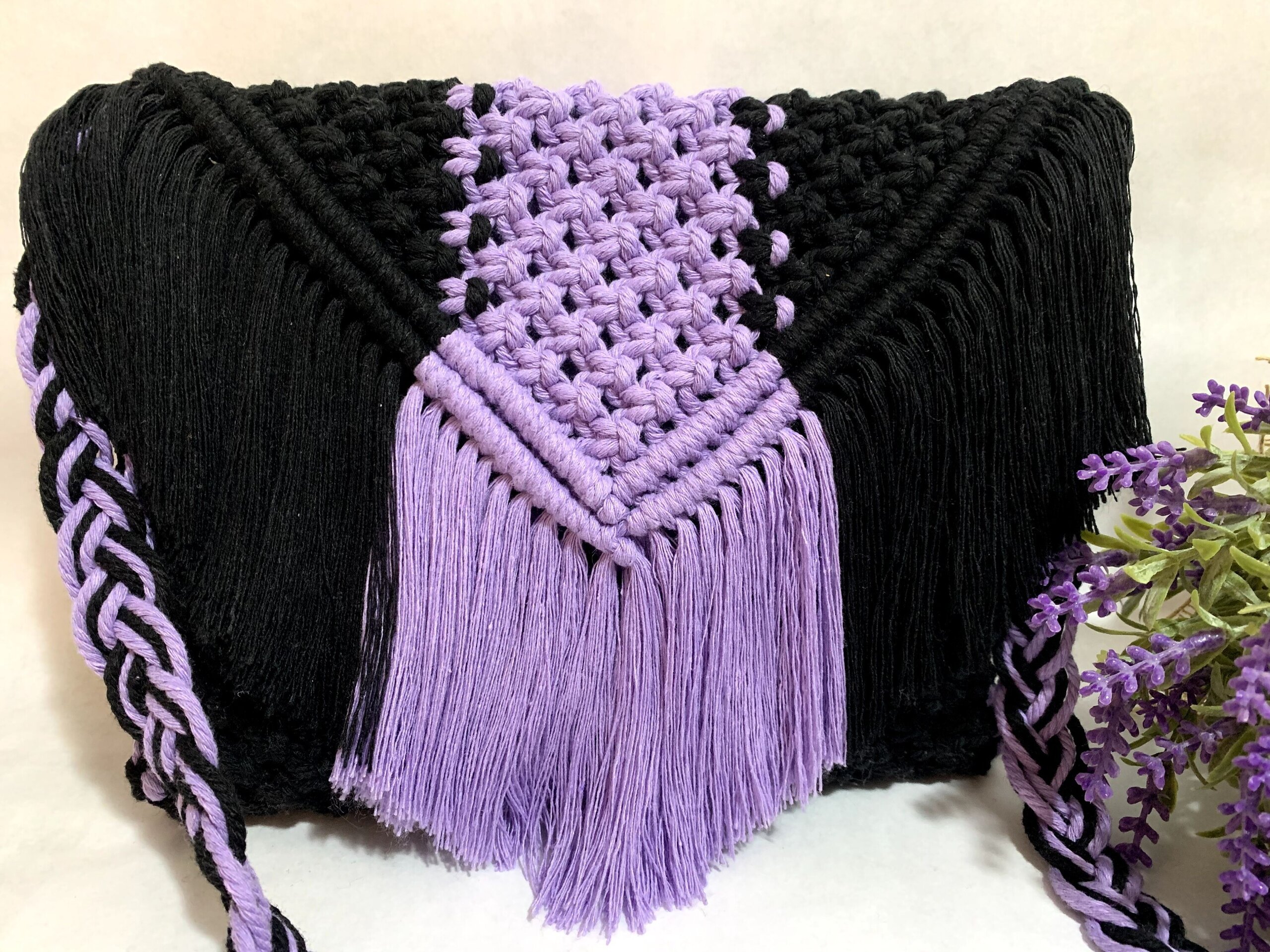 Bolso Lila y negro de macramé - 3
