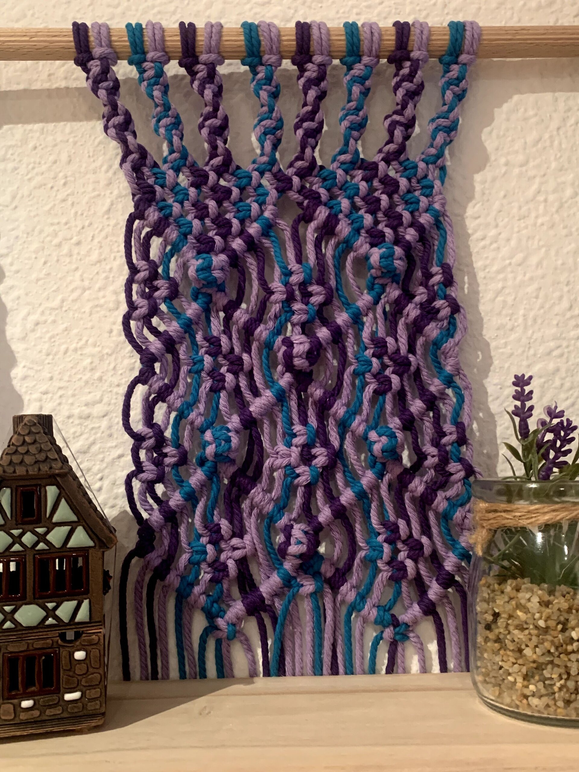 Tapiz Estante macrame azul, lila y morado - 2